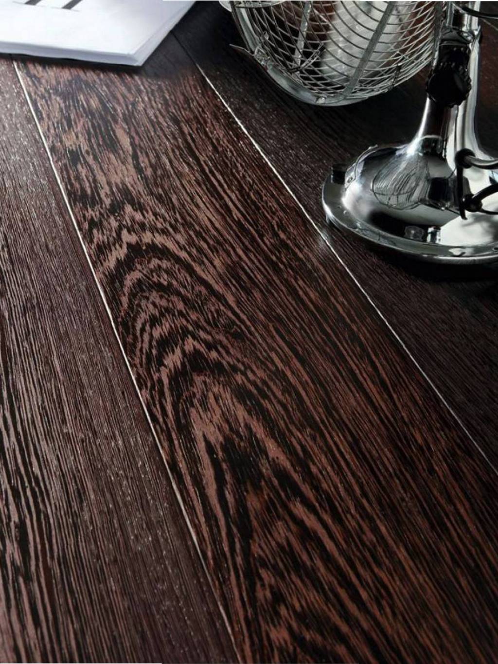 Zoom sur une tendance : le parquet noir