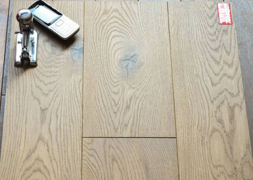 Parquet contrecollé Chêne Rustique - 10 x 90 - 160 mm - brossé - verni antic