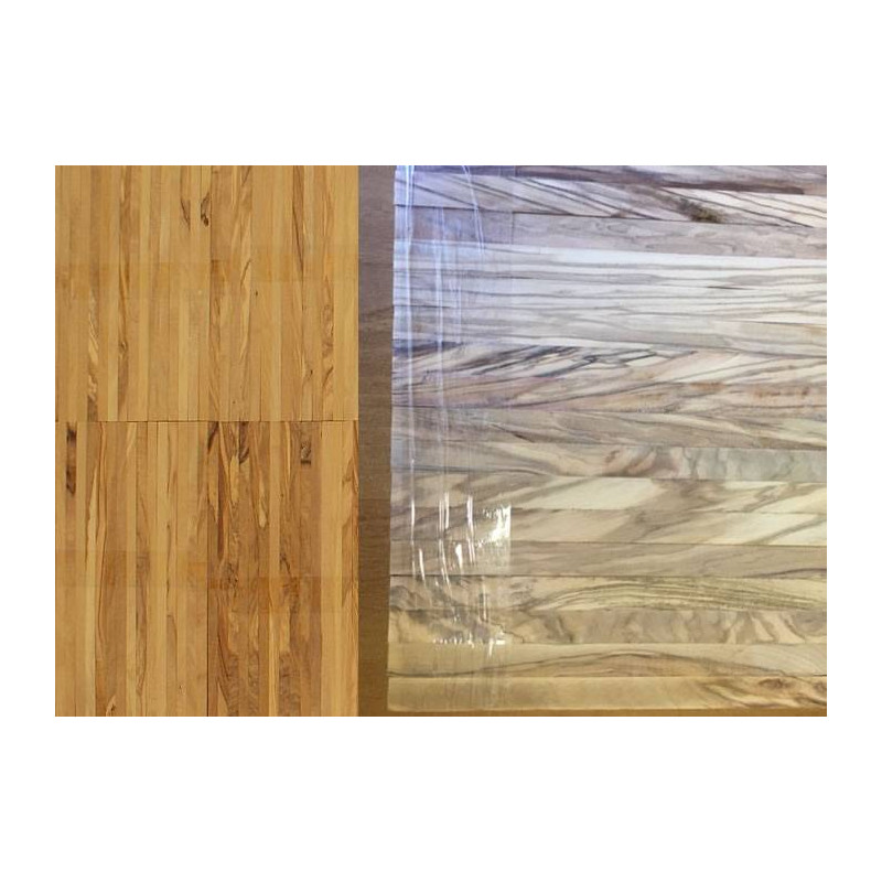 Voici un aperçu de deux types de revêtements de sol en bois, offrant des textures et des finitions contrastées pour votre intéri