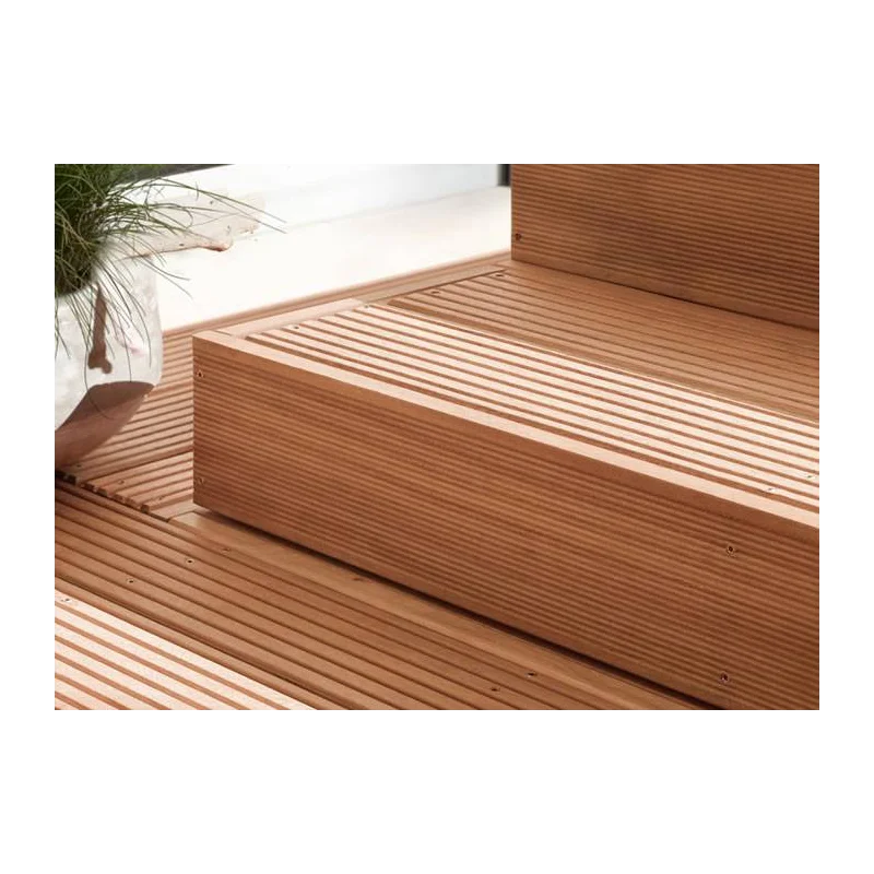 Lames de terrasse en bois exotique — préparation commande pour abords piscine