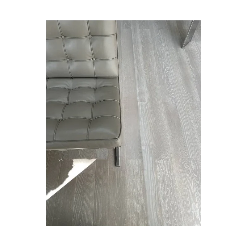 Parquet Chêne contrecollé rustique gris - ambiance salon naturel - finition vernis