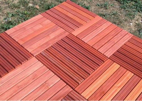 Dalle caillebotis en bois exotique Padouk - 44 x 500 x 500 mm - 7 lames striées
