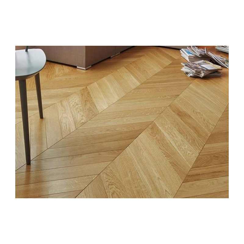 Un élégant parquet en biais qui apporte chaleur et style à votre intérieur, parfait pour sublimer n\'importe quelle pièce.