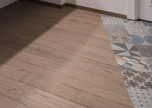 Parquet contrecollé Châtaignier - 14 x 85 à 160 mm - brossé - verni "effet huilé"