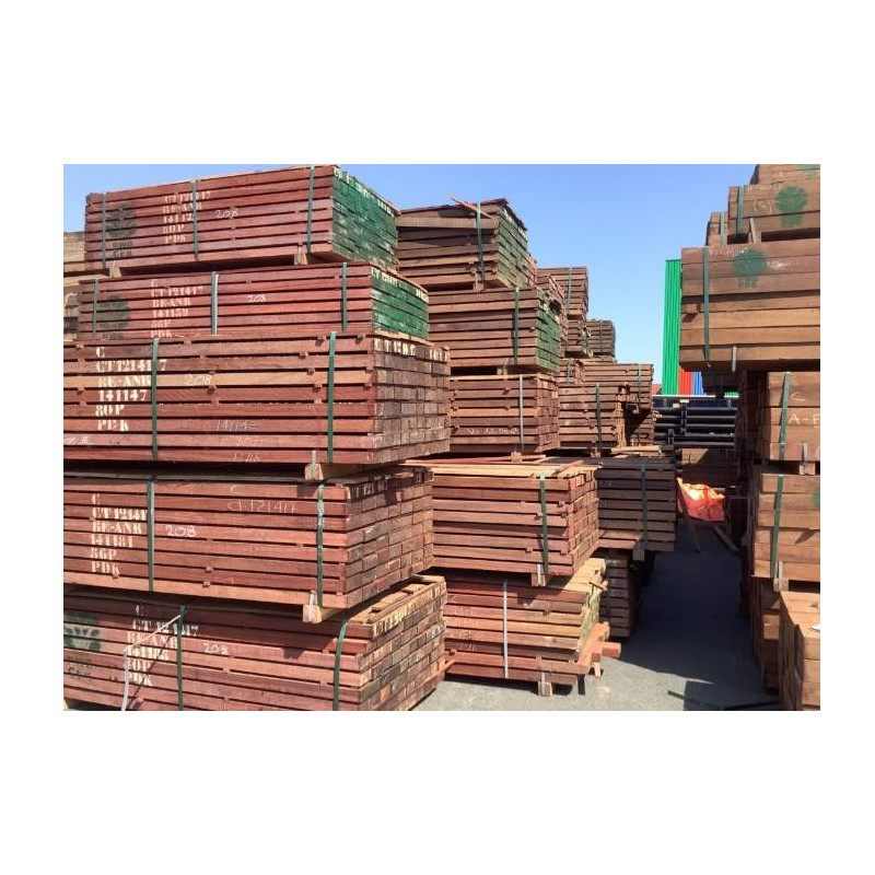 Découvrez notre gamme de bois de chêne, idéale pour tous vos projets de menuiserie. Alliez qualité et durabilité avec style.