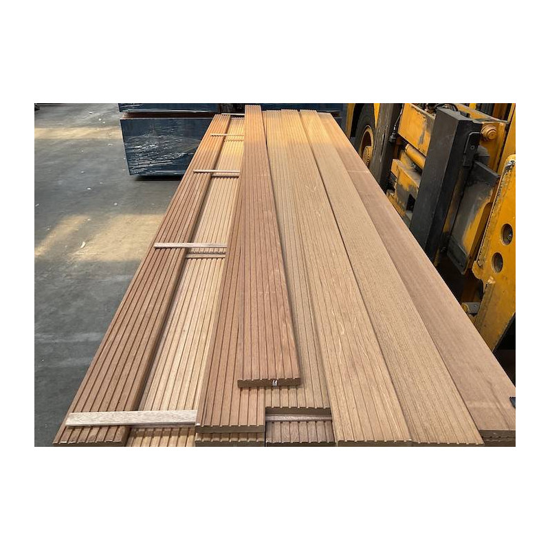 Parquet Lames de terrasse Bangkirai - 25 x 145 mm - 1 face lisse / 1 face rainurée - séchage AD