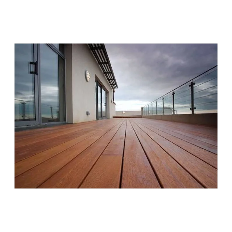 Parquet Jatoba massif brut — salon chaleureux aux reflets brun-rouge