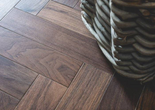 Parquet contrecollé Noyer Américain Select Bâton Rompu - 12 x 90 x 600 mm - verni