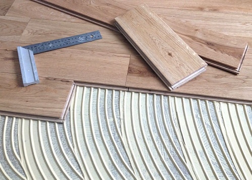 Spatule à dents pour colle à parquets - 6 x 6 mm