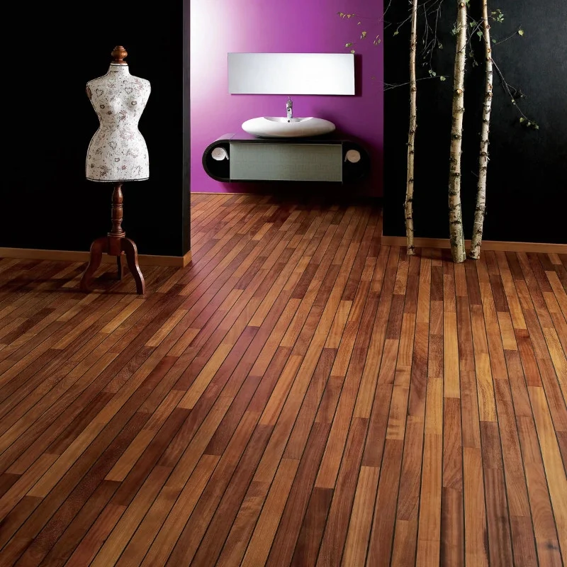 Parquet Pont de Bateau Iroko huilé préfini — lames massives pour salle de bain