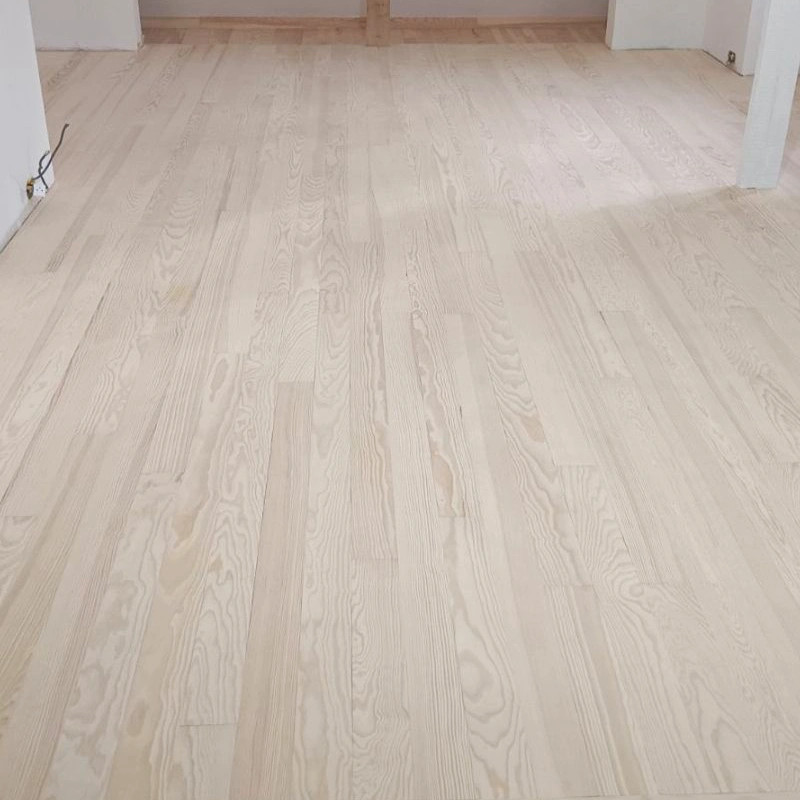 Parquet Pin Maritime 23x70x2000 mm brut sans noeuds - Prix sur devis - Conseil gratuit | Floorz™