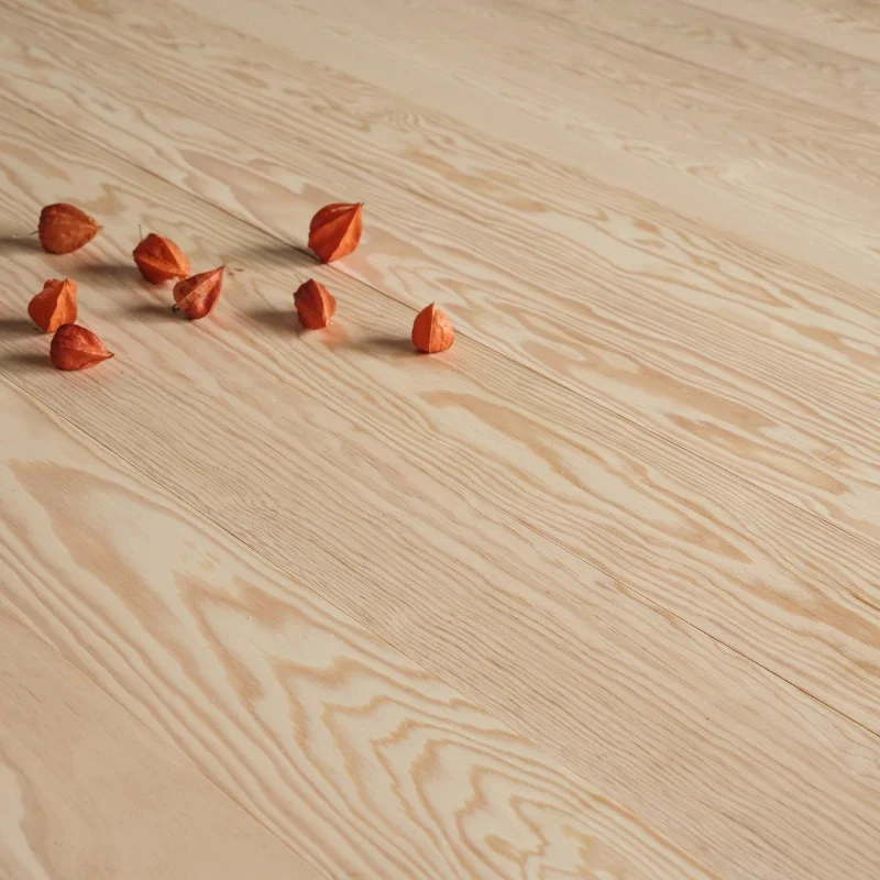 Parquet massif Pin Maritime brut, lames larges format 23 x 170 mm