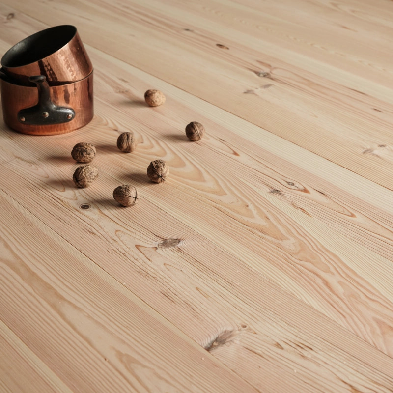 Parquet massif Pin 23 x 180 mm brut noueux - dès 27 €/m² HT - réservez avant rupture | Floorz™