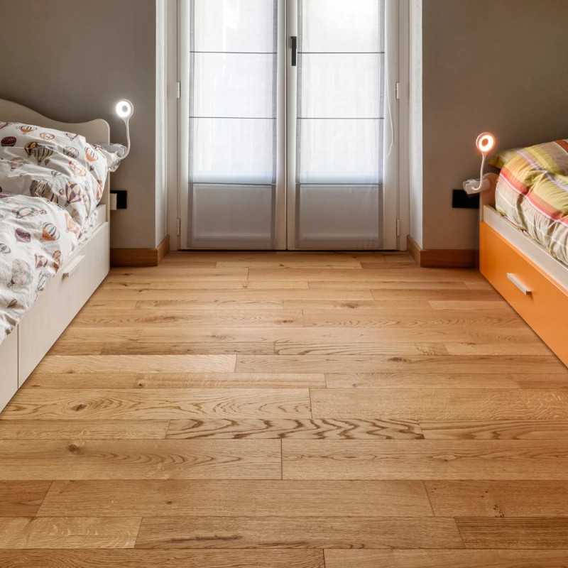 Châtaignier contrecollé 14 x 85-160 mm brossé verni - dès 130 €/m² HT - offre limitée | Floorz™