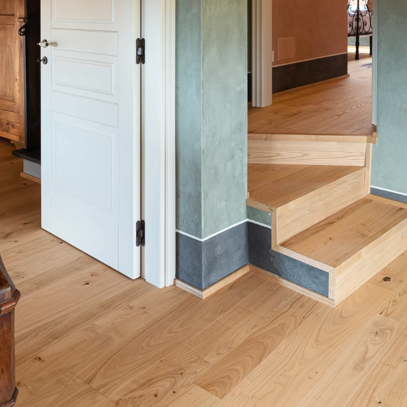 Châtaignier contrecollé 14 x 85-160 mm brossé verni - dès 130 €/m² HT - offre limitée | Floorz™