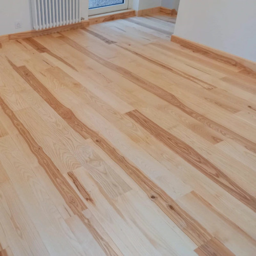 Parquet massif Frêne Olivier Rustique - 23 x 140 mm - verni