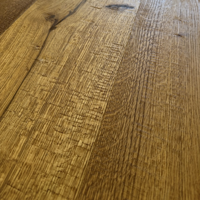 Parquet contrecollé Chêne 15 x 220 mm huilé fumé bosselé - dès 90 €/m² HT - offre limitée | Floorz™