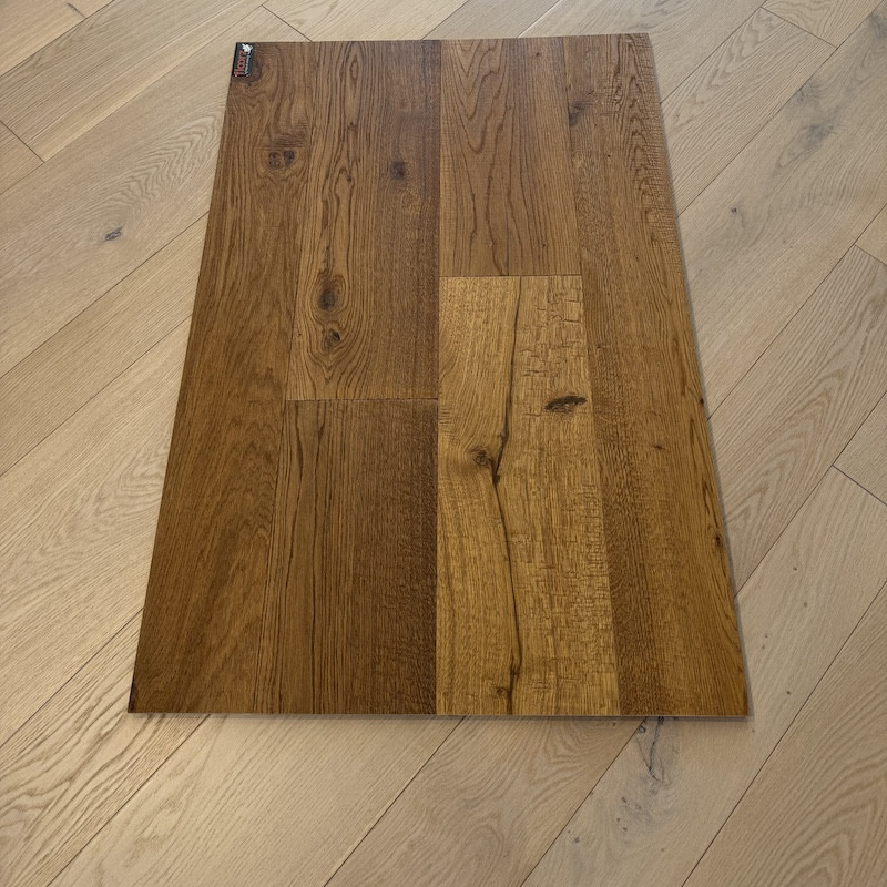 Parquet contrecollé Chêne 15 x 220 mm huilé fumé bosselé - dès 90 €/m² HT - offre limitée | Floorz™