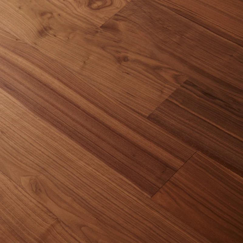 Noyer 15 x 140 mm verni ou huilé - dès 106 € /m² HT - nouvelle référence | Floorz™