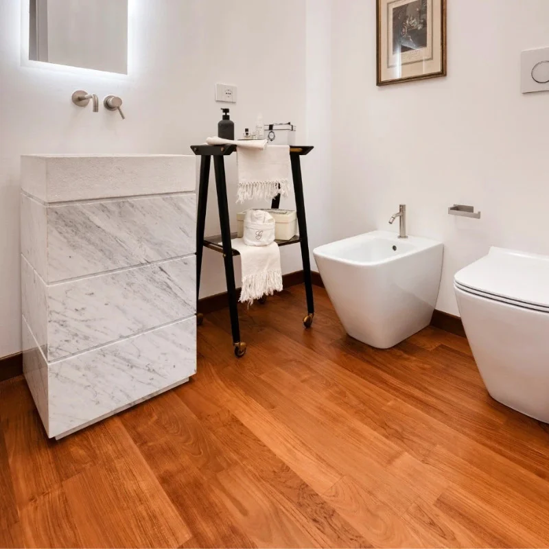 Parquet contrecollé Teck - lames brutes - grain serré et teinte dorée