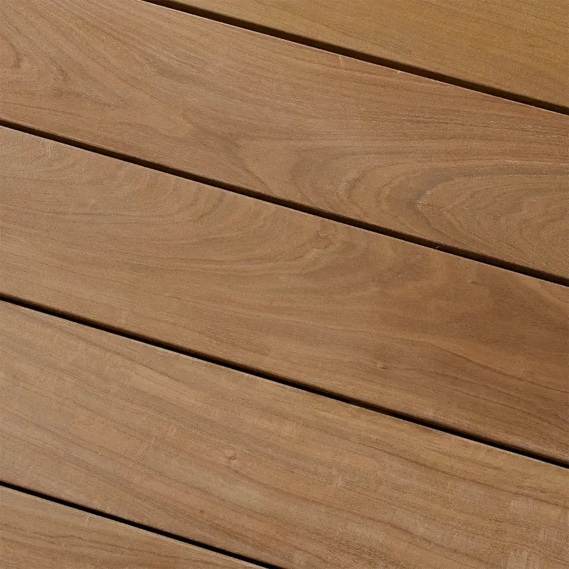 Terrasse piscine en bois exotique — ambiance estivale et déco naturelle