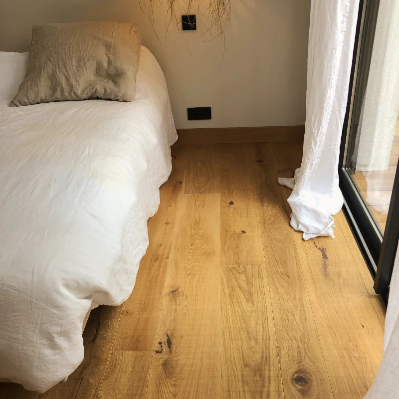 Chêne 10 x 140 mm verni Campagne - dès 64 €/m² HT - livraison express | Floorz™