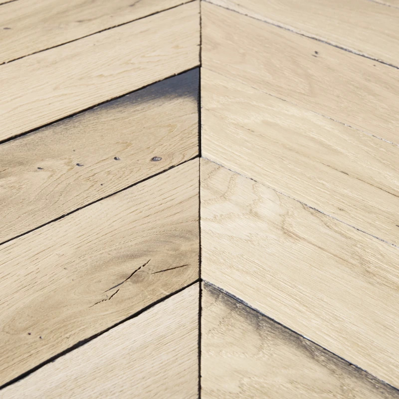 Chêne massif 13x130x740mm Point de Hongrie verni - dès 99 €/m² HT | Floorz™