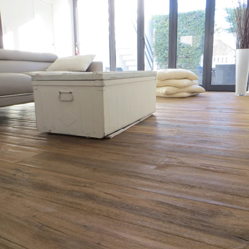 Parquet contrecollé Bosse 15 x 190 mm huilé fumé bosselé - dès 96 €/m² HT - offre limitée | Floorz™