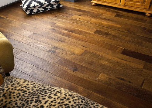 Parquet contrecollé Chêne Rustique Brun Anglais - 14 x 125 mm - scié - brossé - verni mat