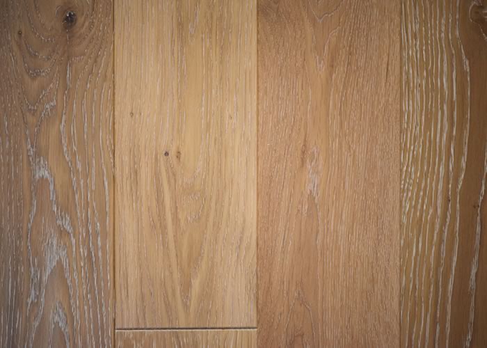 Parquet massif Chêne Rustique - 14 x 130 mm - verni mat - cérusé blanc