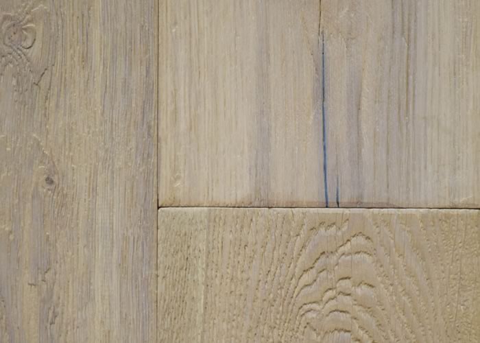 Parquet contrecollé Chêne Rustique - 15 x 190 mm - huilé incolore - brossé - bosselé - raboté