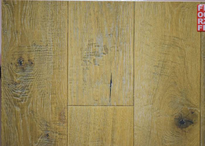 Parquet contrecollé Chêne Rustique - 12 x 158 mm - raboté - vieilli - brossé - huilé - teinté