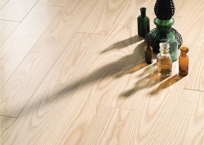 Parquet contrecollé Frêne - 14 x 190 mm - Brossé - Verni