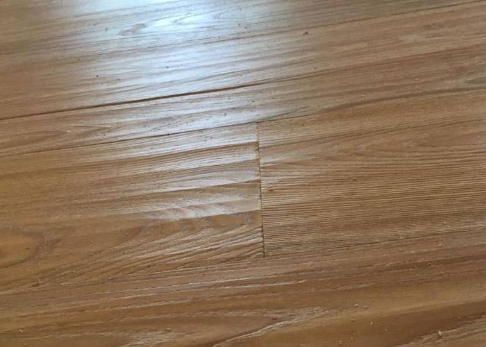 Parquet contrecollé Orme - 14 x 90 - 235 mm - Brossé - Verni "effet huilé" - A la Française