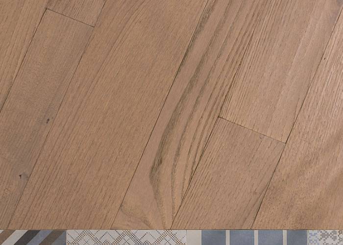 Parquet massif Châtaignier - 14 x 90/120 x 500/1500 mm - raboté - brossé - verni "effet huilé" - à la française