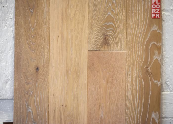 Parquet Massif Chêne Rustique - 20 x 180 mm - Verni mat - Cérusé blanc