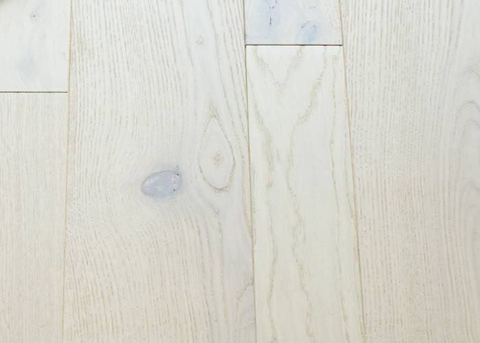 Parquet contrecollé Chêne Rustique - 10 x 90 - 160 mm - brossé - verni sable