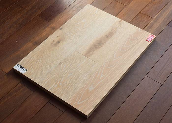 Parquet contrecollé Chêne Rustique - 10 x 90 - 160 mm - brossé - verni délavé