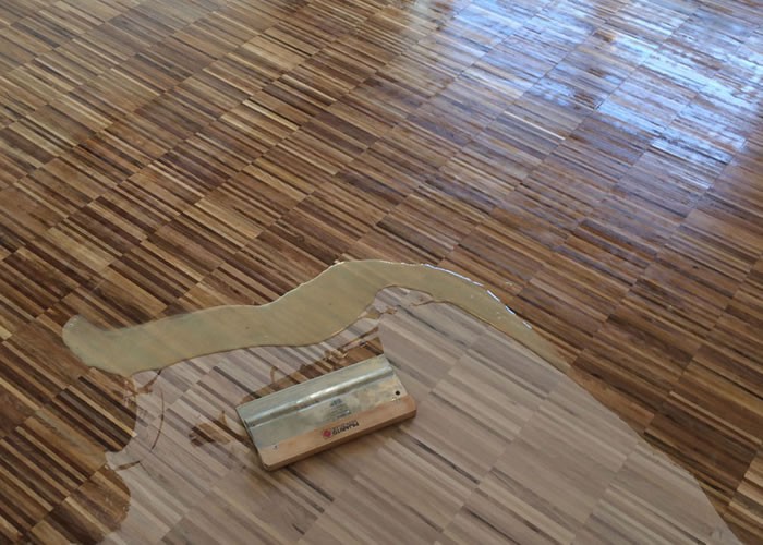 Parquet industriel Noyer - 23 x 08 x 300 mm - motif sur chants