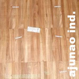 Parquet industriel sur chants en Ajunao, Amendoim