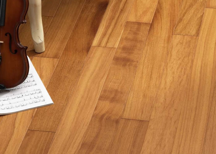 Parquet massif Doussie - 12 x 110 mm - Verni satiné