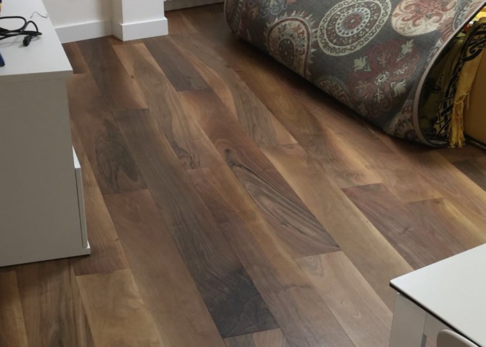 Parquet contrecollé Noyer Europe - 14 x 150 - brossé - verni effet huilé - choix AB