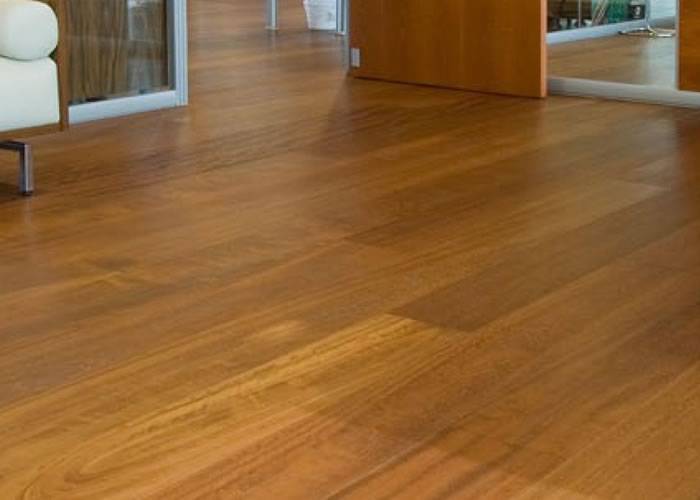 Parquet massif Iroko - 14 x 120 mm - verni satiné