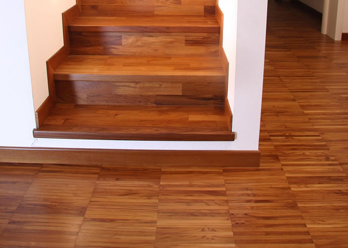 Parquet contrecollé Iroko - 10 x 60/75 mm - verni satiné