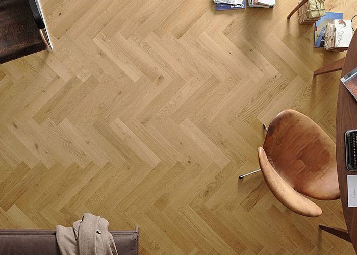 Parquet massif Chêne Rustique Bâton rompu - 14 x 70 x 530 mm - Verni - Neuilly