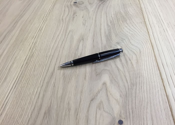Parquet contrecollé Chêne Premier - 14 x 190 mm - brossé - verni - aspect bois brut