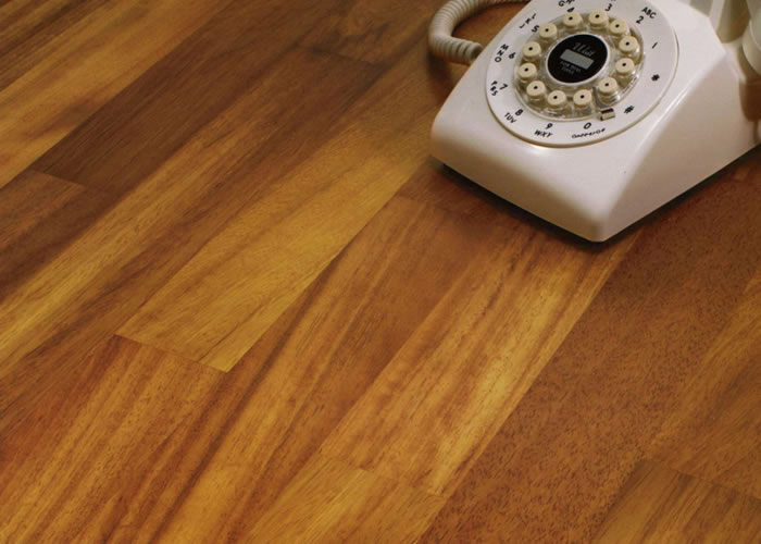 Parquet massif planchette Iroko - 10 x 60 x 300 mm - brut