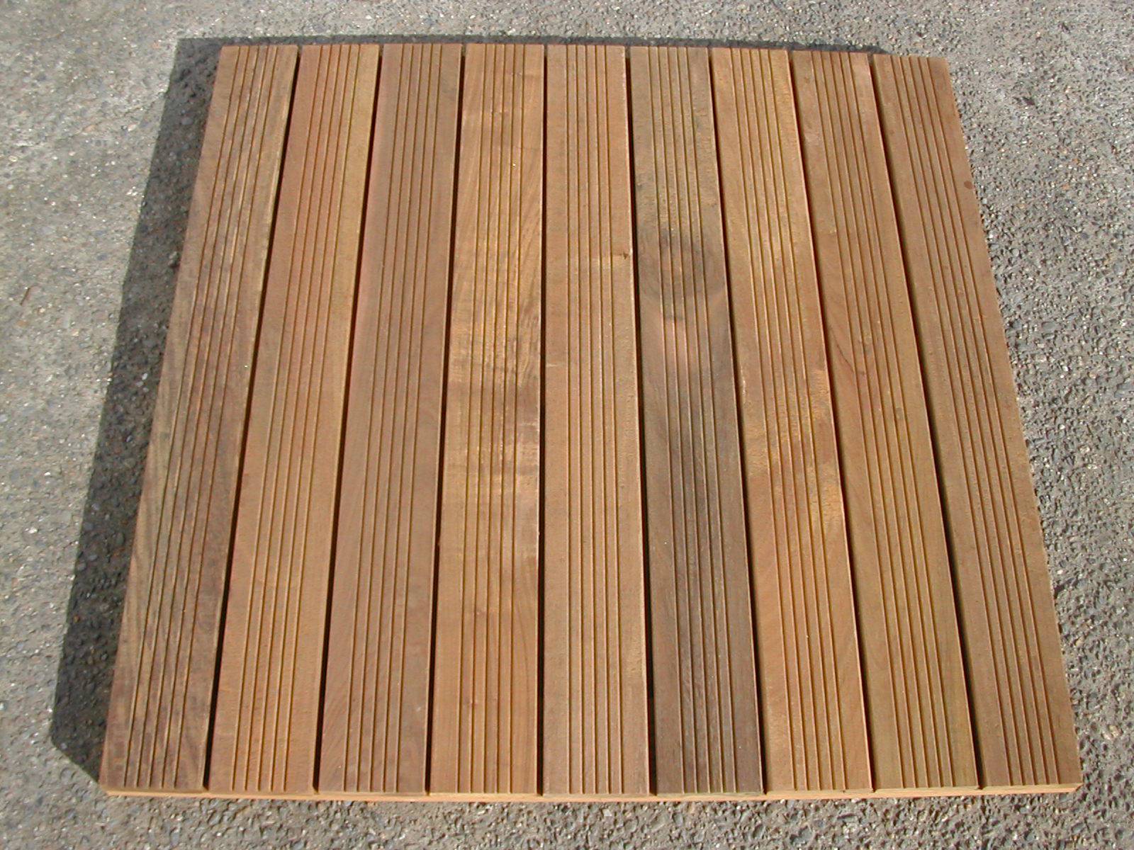 Dalle caillebotis en bois exotique Ipé - 500 x 500 x 38 mm - lames striées - PROMO