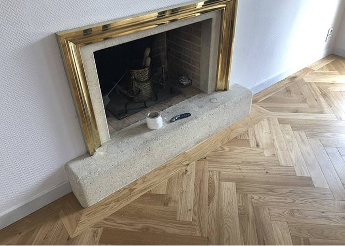 Parquet contrecollé Chêne Rustique Bâton rompu - 14 x 90 x 590 mm - verni - Caen