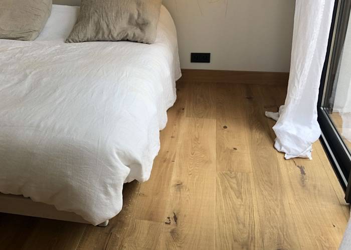 Parquet contrecollé Chêne Campagne - 15 x 160 mm - verni - traces de scies - Brest